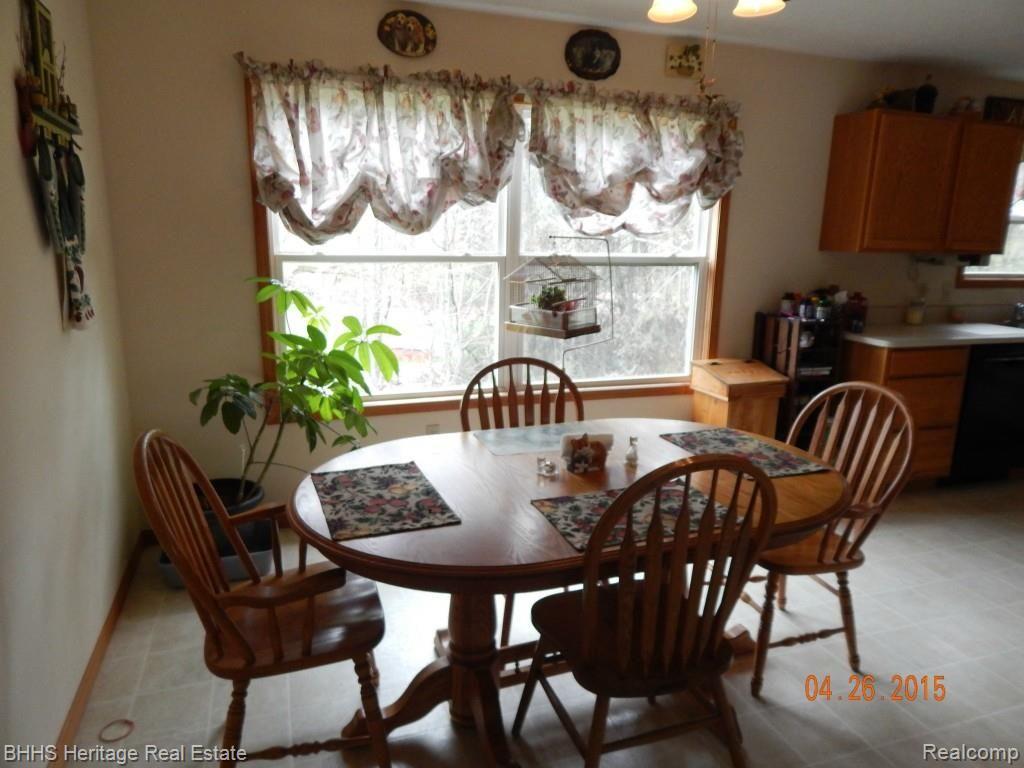 6501 Robb Road Fowlerville, MI 48836 - Photo 11 of 24 DINING AREA