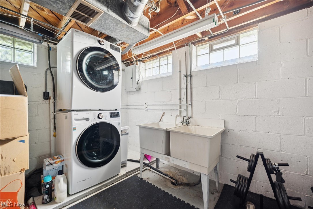 1298 West Miner Road Cleveland, OH 44124 - Photo 24 of 32 Laundry