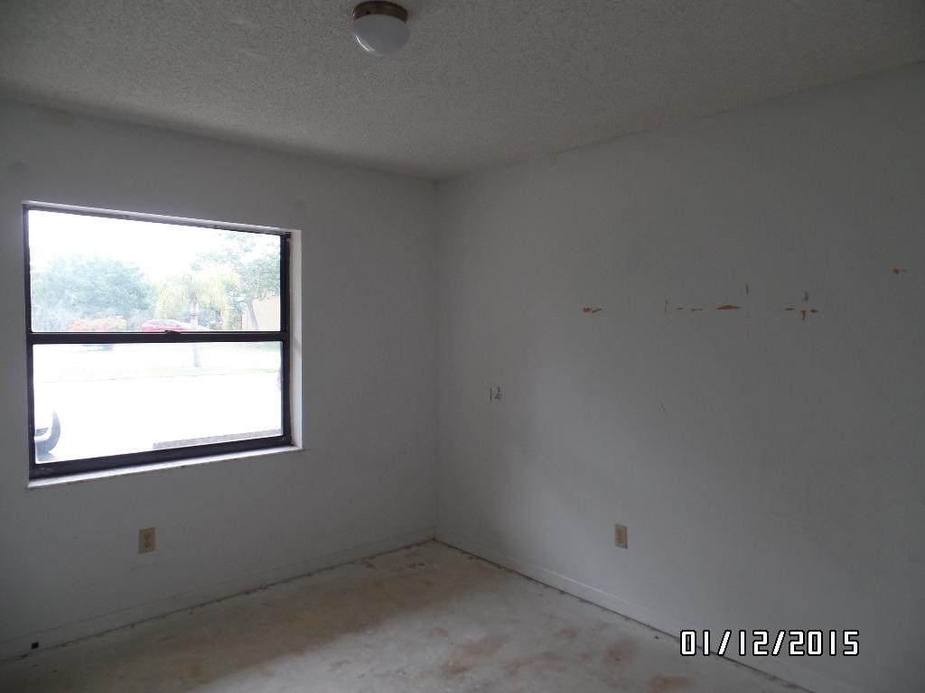 605 Ixoria Fort, Unit 10A Fort Pierce, FL 34982 - Photo 5 of 18 SAM_1019