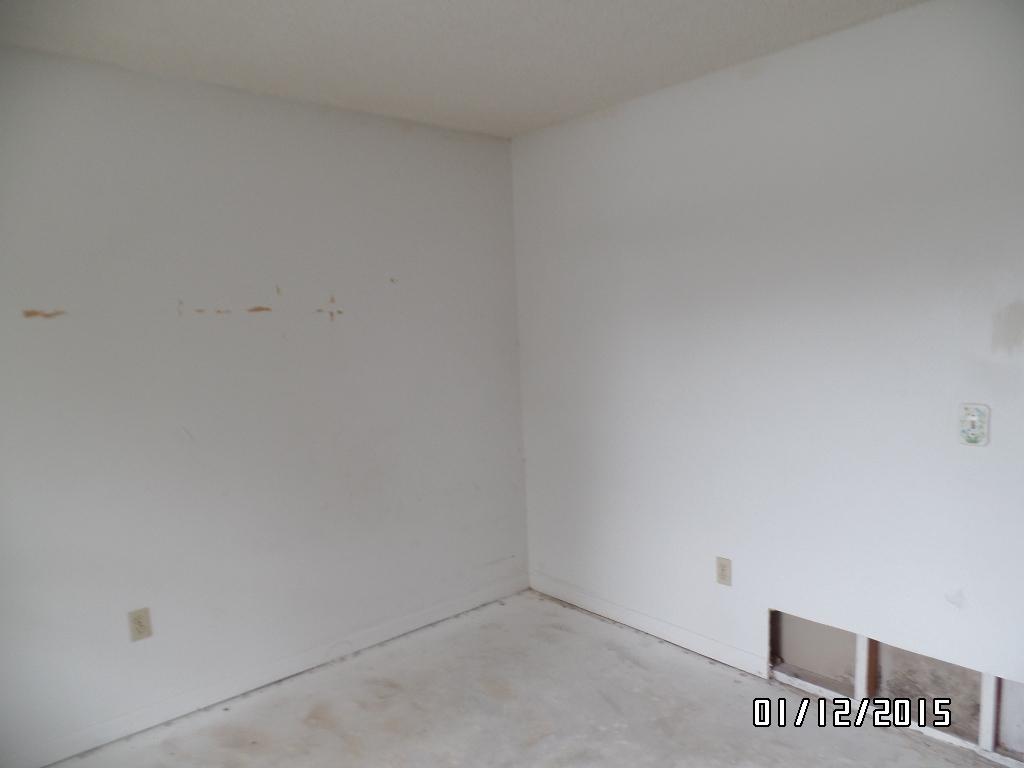 605 Ixoria Fort, Unit 10A Fort Pierce, FL 34982 - Photo 6 of 18 SAM_1021