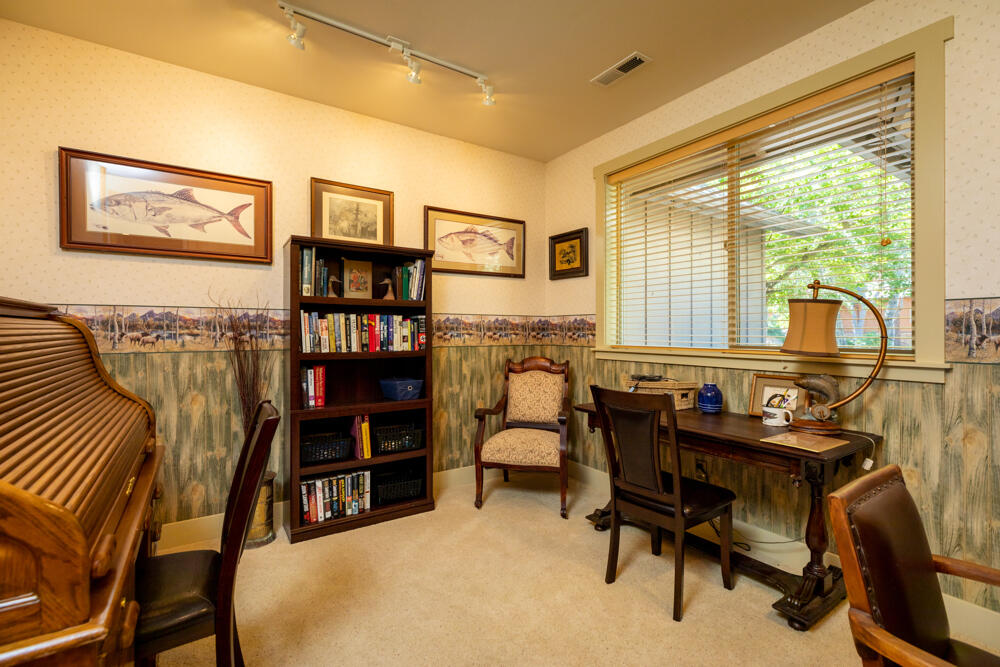 11833 Kestrel Road Klamath Falls, OR 97601 - Photo 28 of 88 20