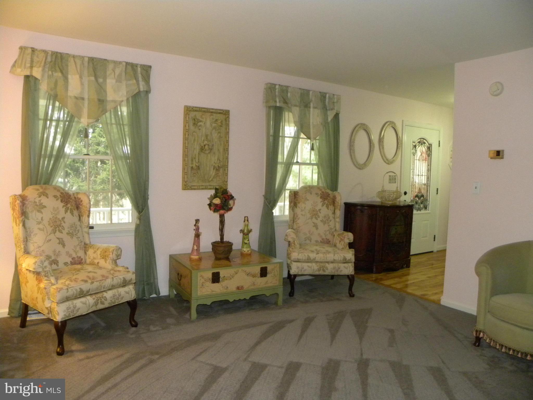 4096 Rinehart Road Westminster, MD 21158 - Photo 4 of 30 Living Room