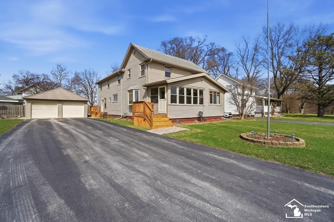 924 Hawthorn Street Temperance, MI 48182 - Photo 8 of 61