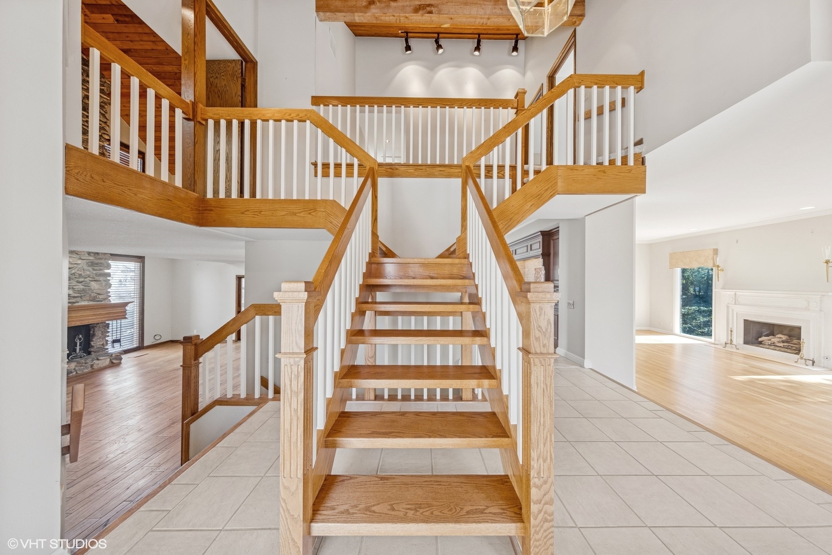 6418 Apache Drive Indian Head Park, IL 60525 - Photo 16 of 35 a view of entryway with a front door