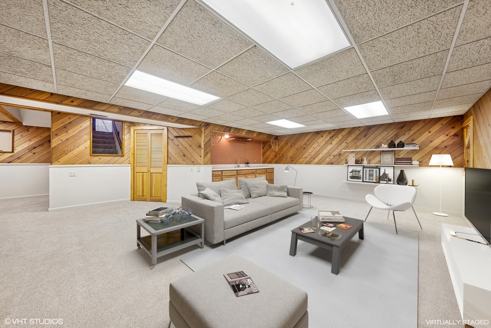 6418 Apache Drive Indian Head Park, IL 60525 - Photo 26 of 35 a living room with furniture and a table