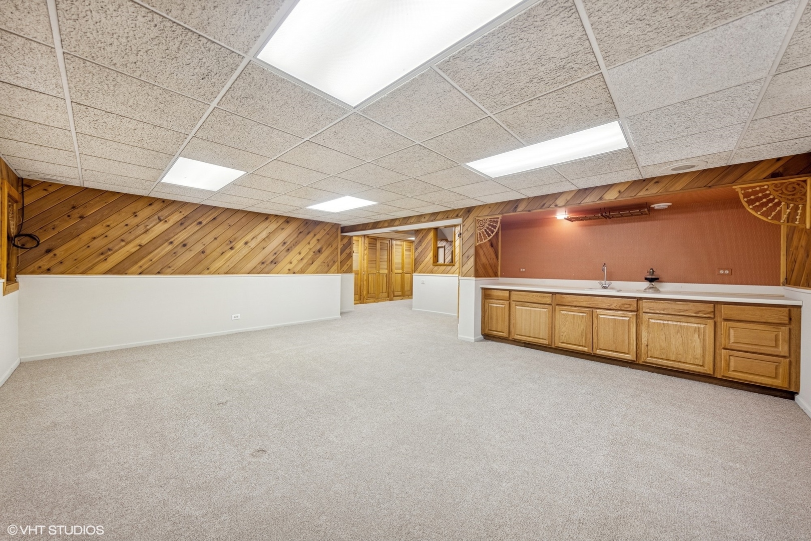 6418 Apache Drive Indian Head Park, IL 60525 - Photo 28 of 35 a view of an empty room with a garage