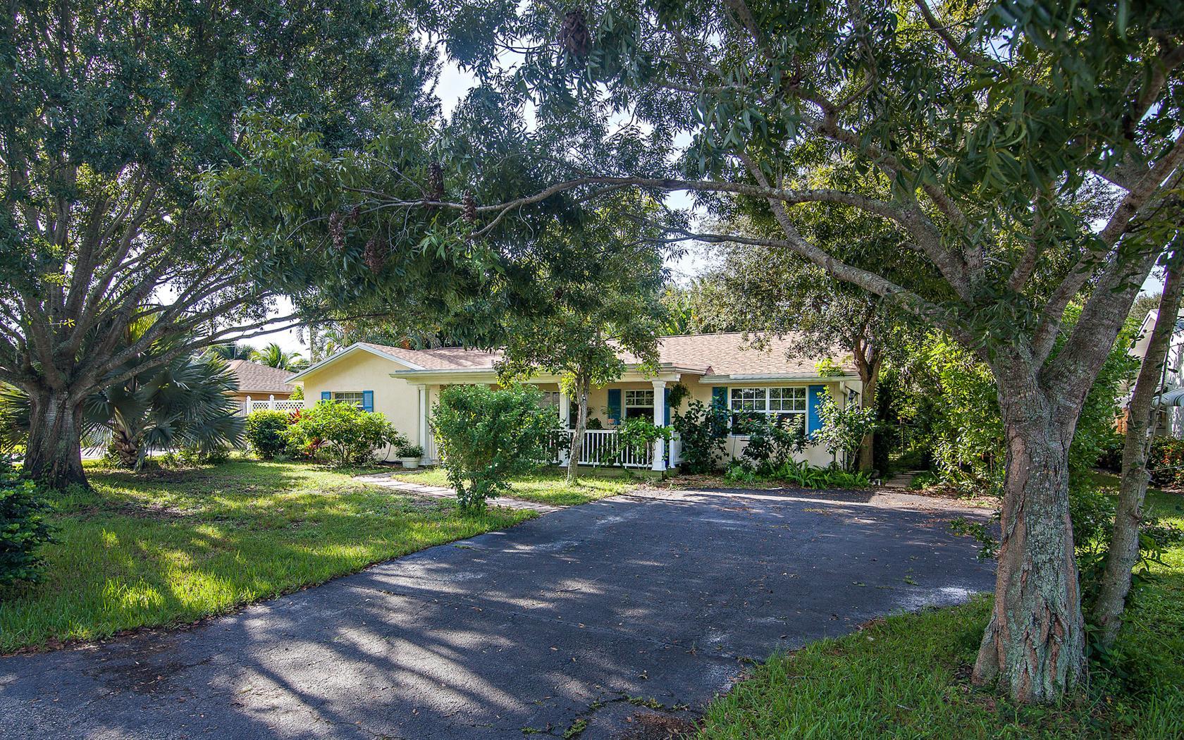 8 Windsor Road West Jupiter, FL 33469 - Photo 3 of 25 4-photo-web-1680x1050-593000