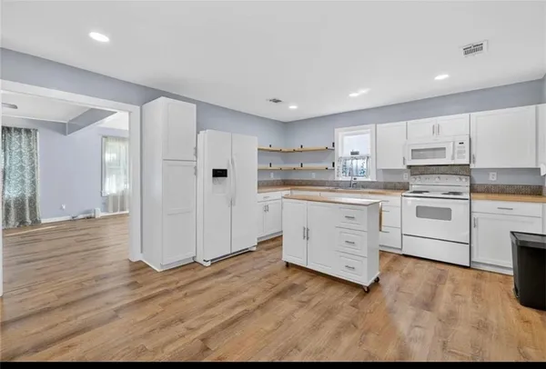 $2,000 | 2329 Reynolds Street, Brunswick, GA 31520