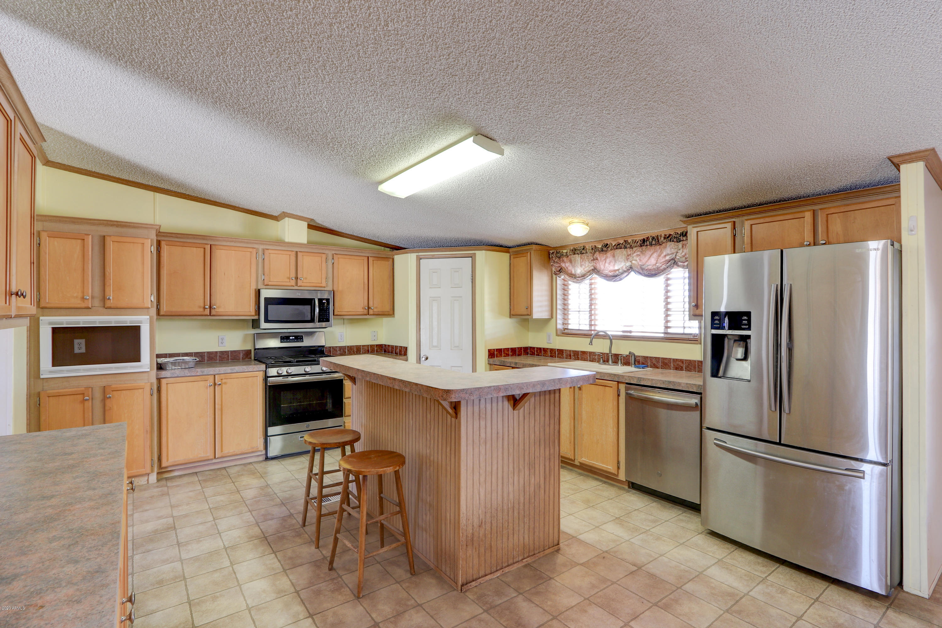 2618 North Bronco Road Maricopa, AZ 85139 - Photo 6 of 72 55
