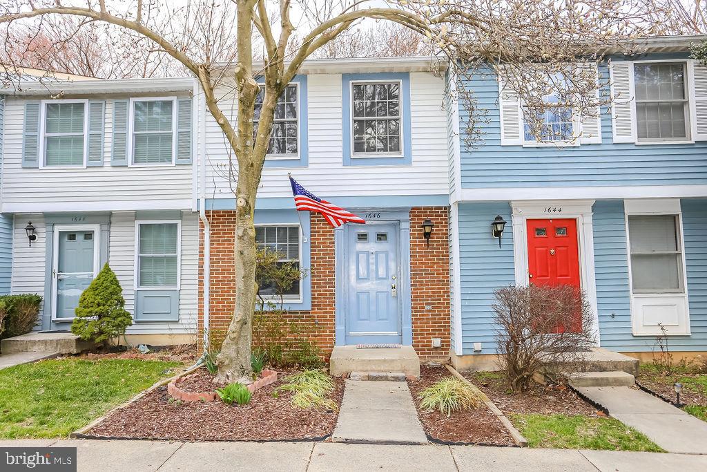 1646 Harvest Green Court Reston, VA 20194 - Photo 1 of 37 Walk right in please!