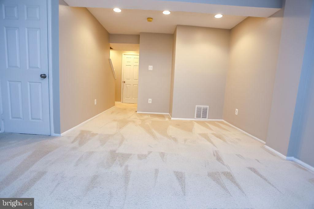 1646 Harvest Green Court Reston, VA 20194 - Photo 28 of 37 Nice area for family room, office or another room