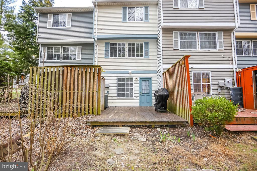 1646 Harvest Green Court Reston, VA 20194 - Photo 34 of 37 Private backing to trail.