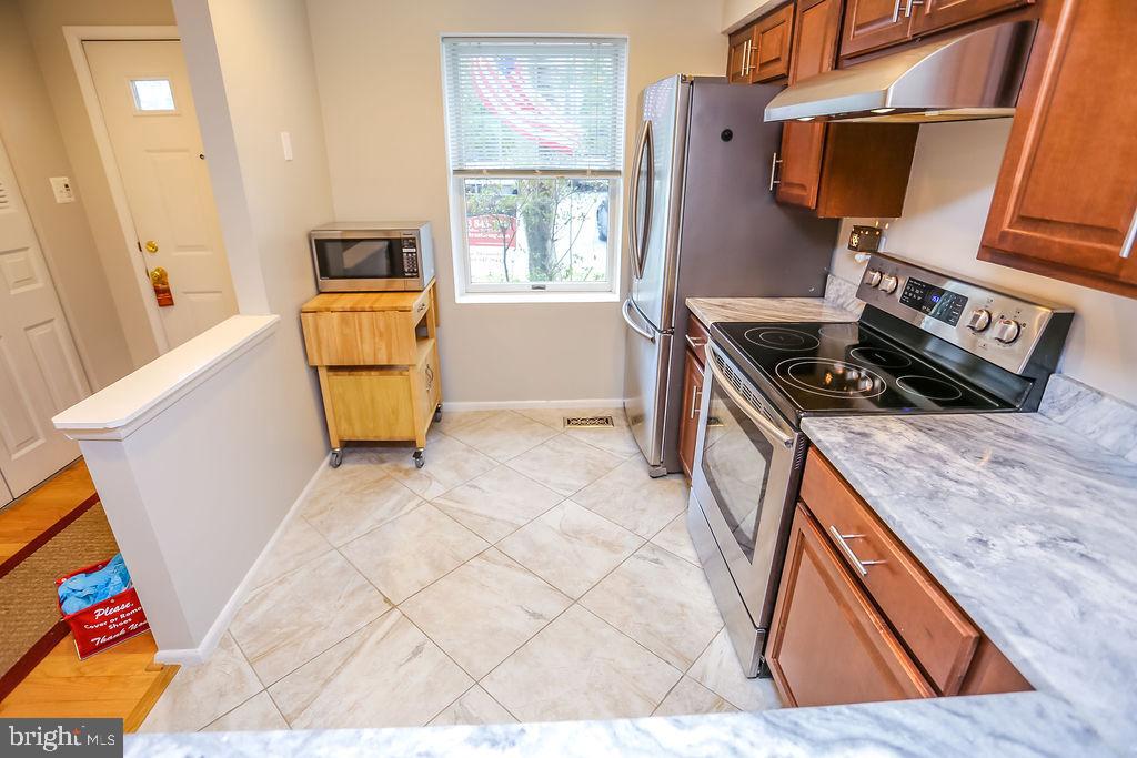 1646 Harvest Green Court Reston, VA 20194 - Photo 7 of 37 Cooks delight!