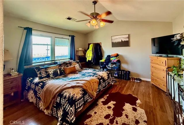 a bed room with bed and a flat tv screen