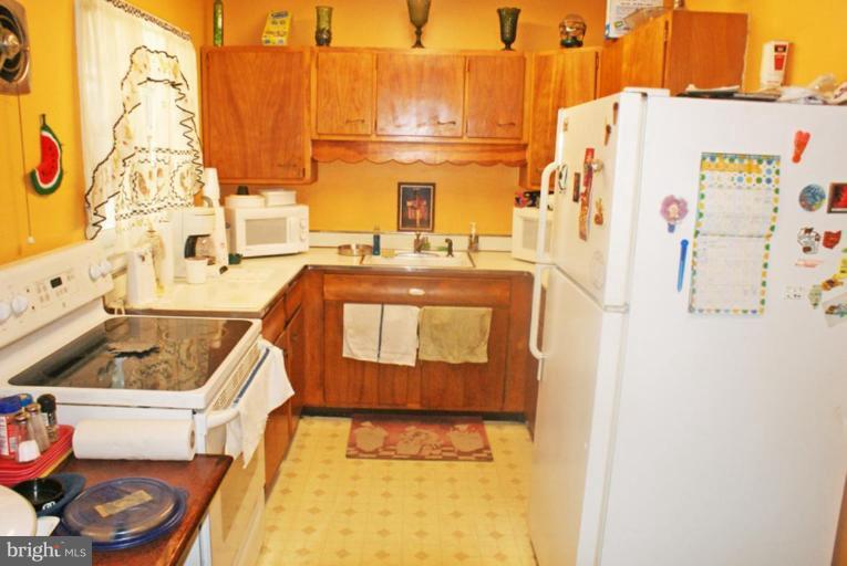 15504 Bauer Lane Laurel, MD 20707 - Photo 4 of 8 Kitchen