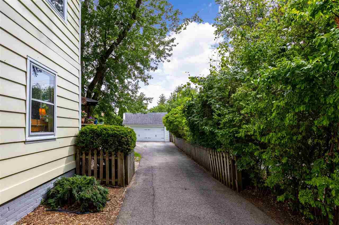1817 Hawthorne Road Grosse Pointe Woods, MI 48236 - Photo 33 of 42