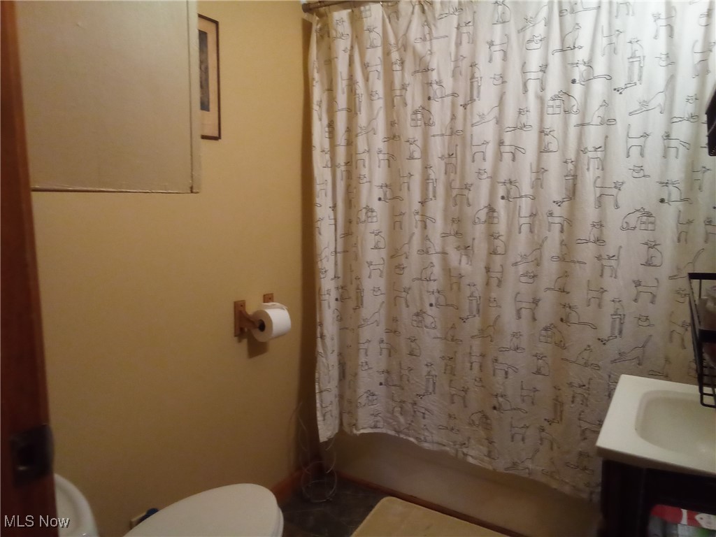 77900 Slater Road Cadiz, OH 43907 - Photo 13 of 19 Main level full bath