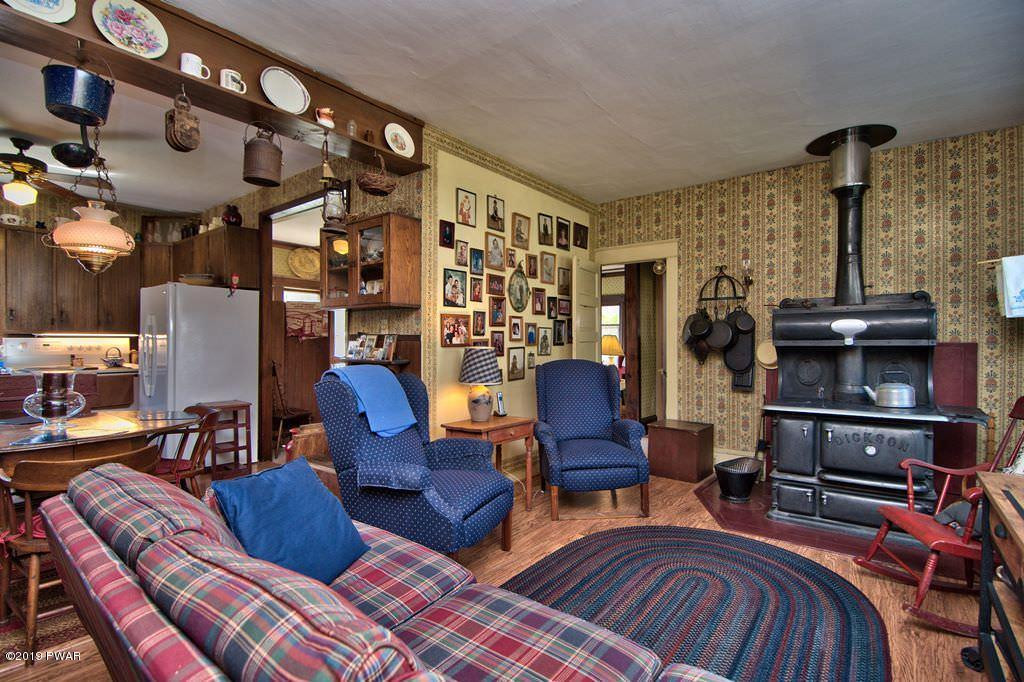 400 Honesdale Road Waymart, PA 18472 - Photo 19 of 66 Family Room