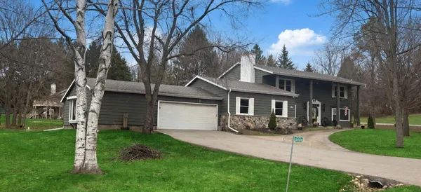 $540,000 | S28-w30310 West End Lane, Waukesha, WI 53188