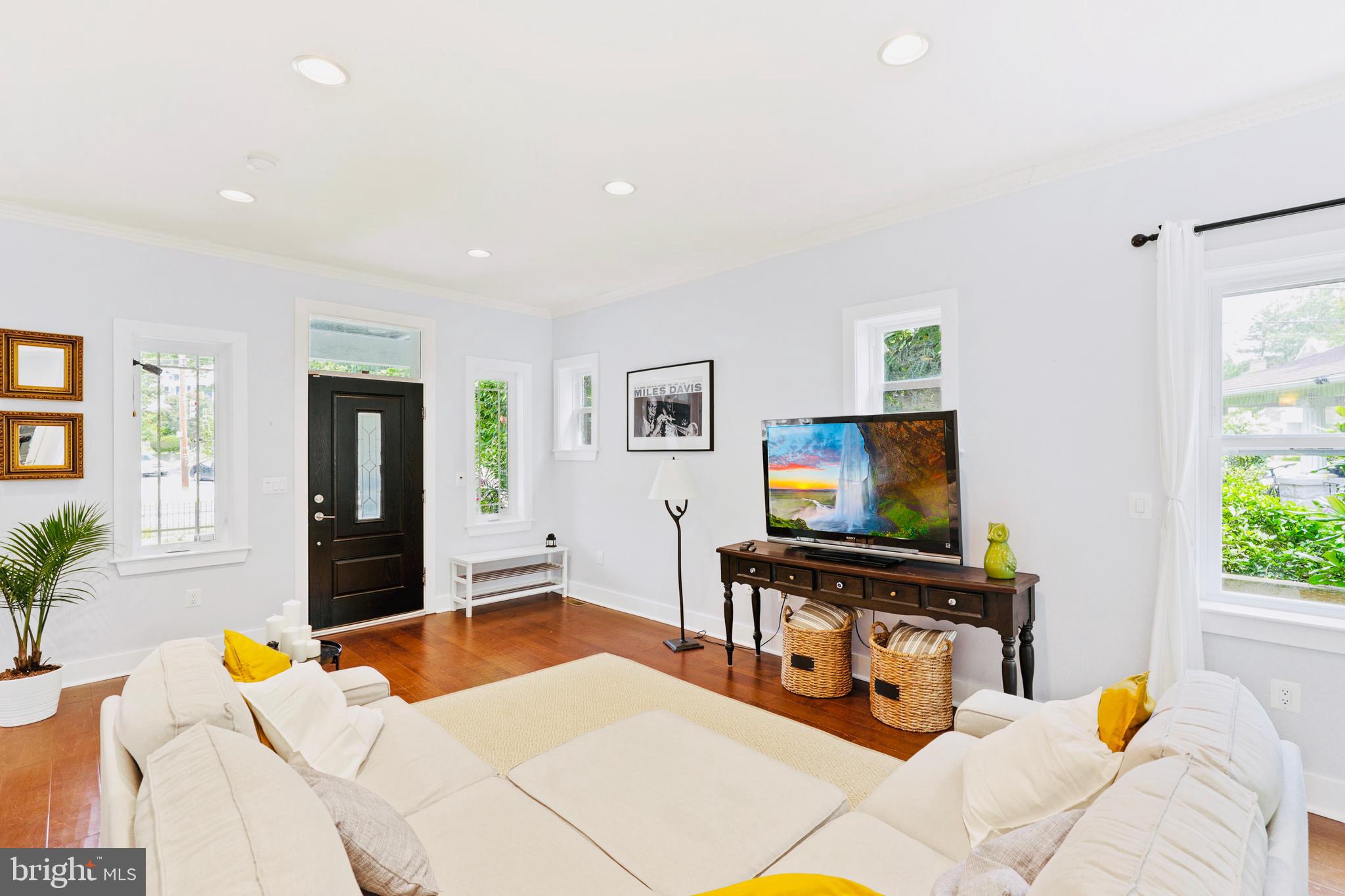 6729 Piney Branch Road Northwest Washington, DC 20012 - Photo 3 of 36