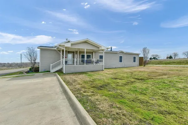 a view of a livingroom with furniture and porch