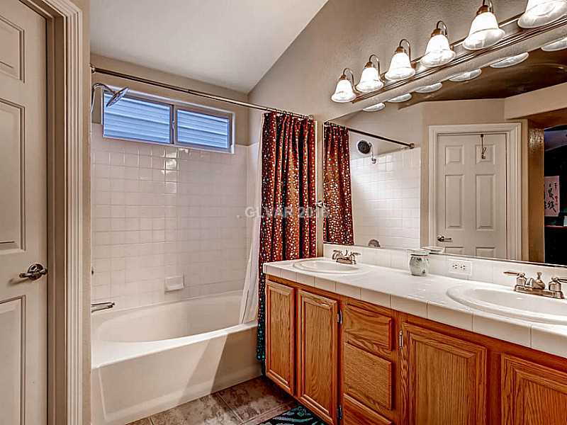 815 Rio Poco Court Henderson, NV 89015 - Photo 13 of 25 Master Bath/Spa.