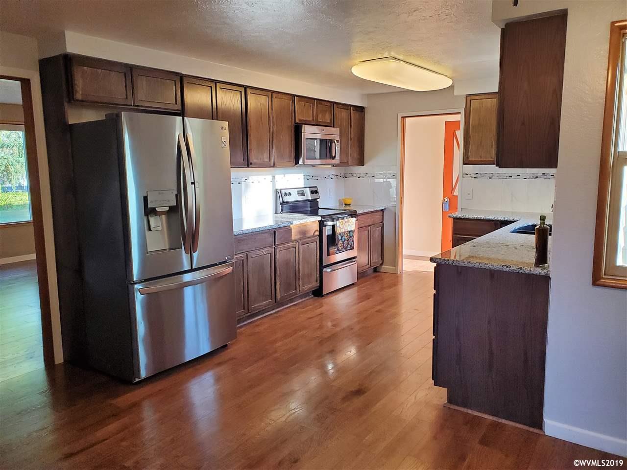 175 Southeast Fir Villa Road Dallas, OR 97338 - Photo 5 of 31 Gallery Image 5