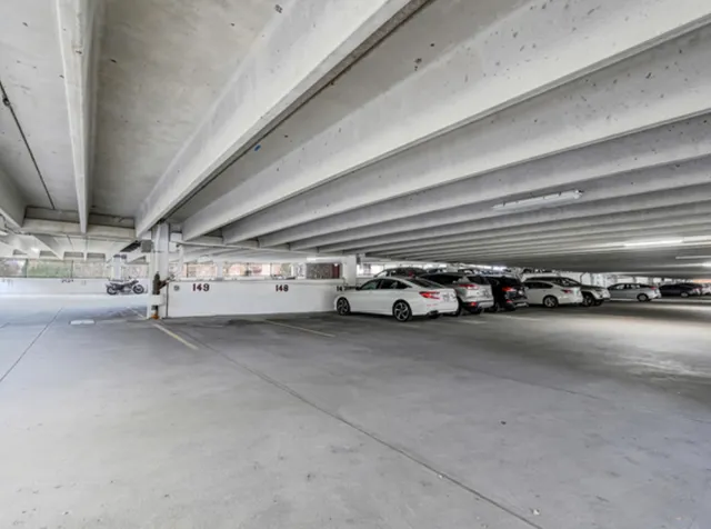 $199,900 | 6340 Americana Drive, Unit 903, Willowbrook, IL 60527