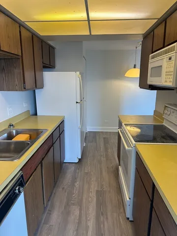 $199,900 | 6340 Americana Drive, Unit 903, Willowbrook, IL 60527