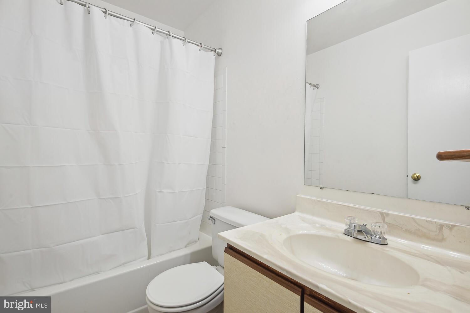 313 Lancaster Square Sterling, VA 20164 - Photo 13 of 16