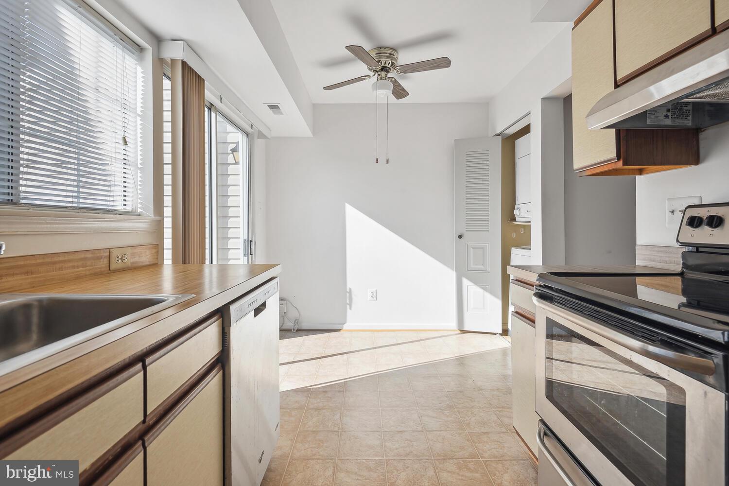 313 Lancaster Square Sterling, VA 20164 - Photo 8 of 16