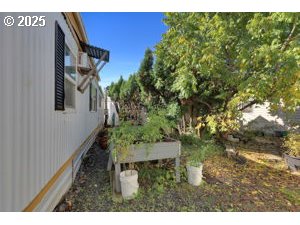 157 North 12th Street, Unit 3 Springfield, OR 97477 - Photo 25 of 28 a bird view of a house