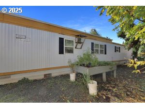 157 North 12th Street, Unit 3 Springfield, OR 97477 - Photo 26 of 28 a backyard of a house with table and chairs