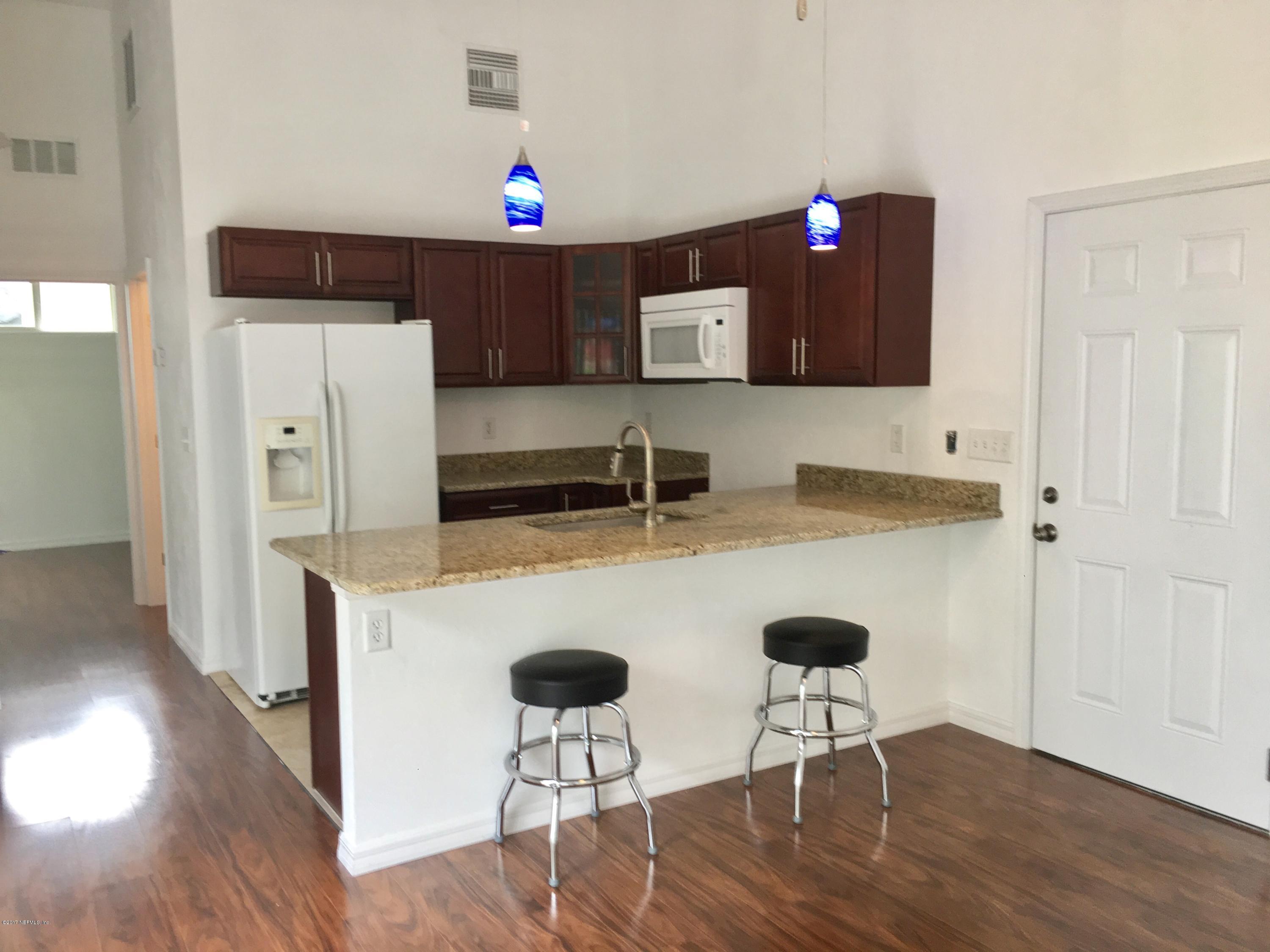 345 West River Road Palatka, FL 32177 - Photo 5 of 20 Kitchen with breakfast bar