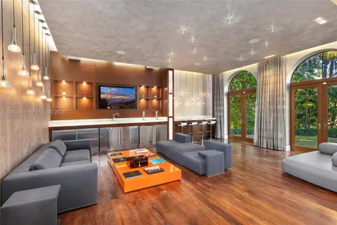 $28,000,000 | 221 Casuarina Concourse, Miami, FL 33143