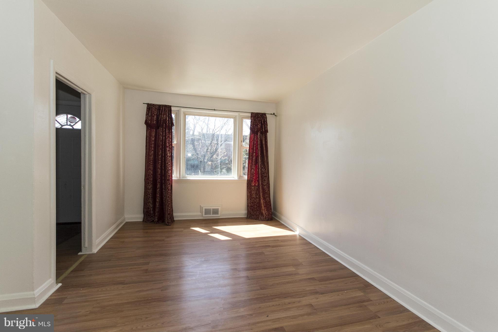 6424 Bushey Street Baltimore, MD 21224 - Photo 4 of 19 Living Room