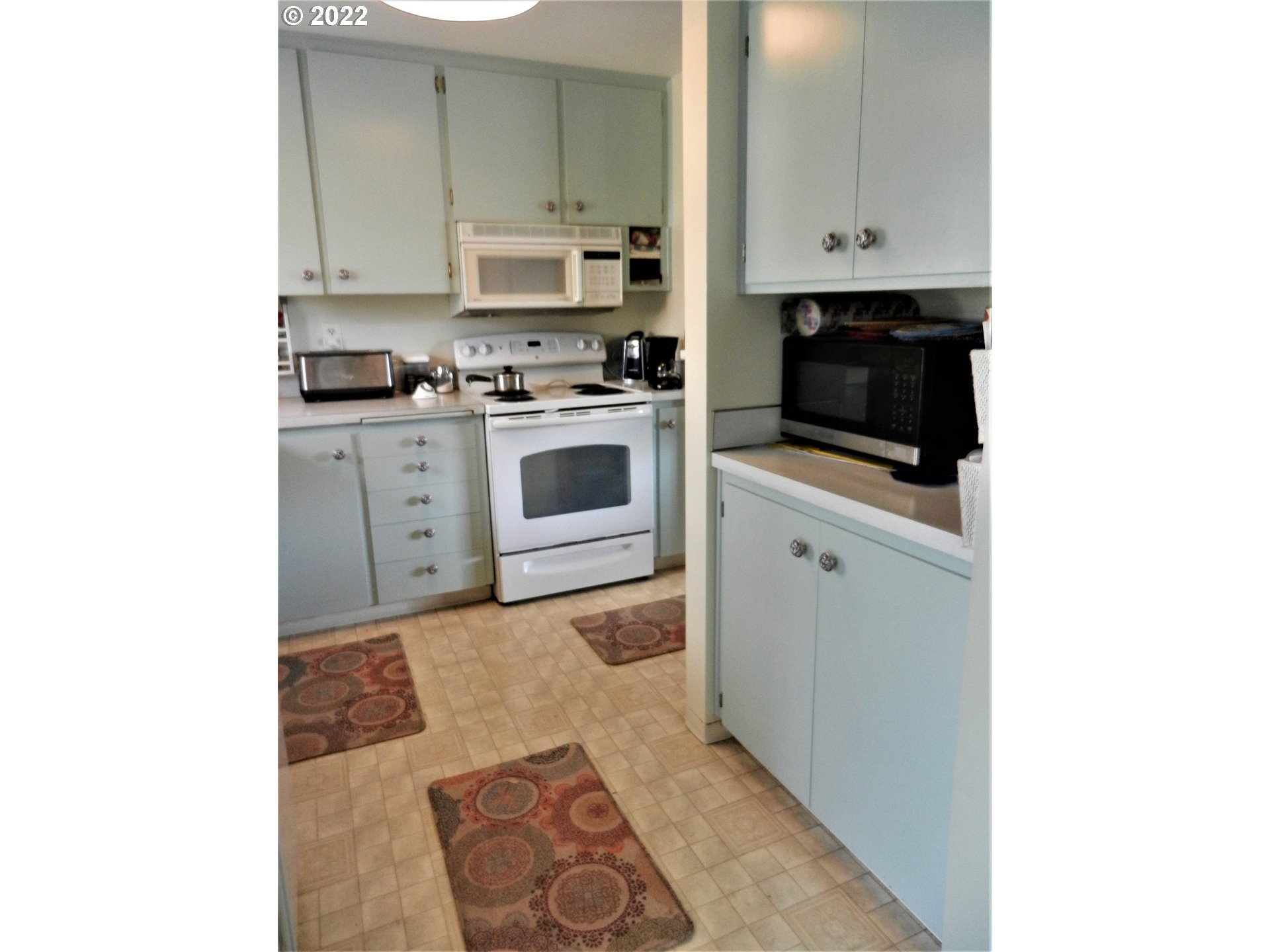 1373 Rainier Road Woodburn, OR 97071 - Photo 7 of 16 Gallery Image 7