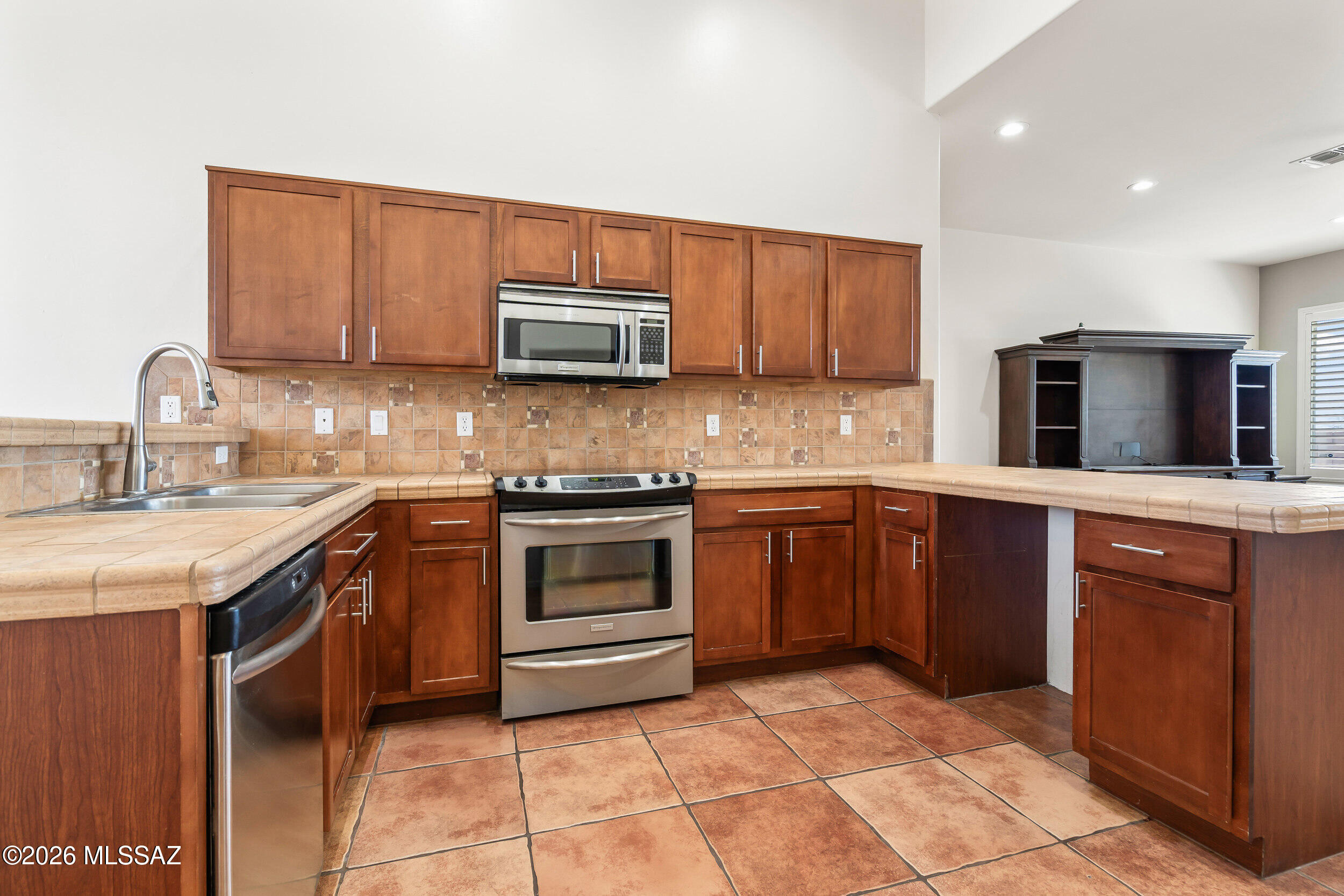 881 Manzanilla Way Rio Rico, AZ 85648 - Photo 10 of 33 Gallery Image 10