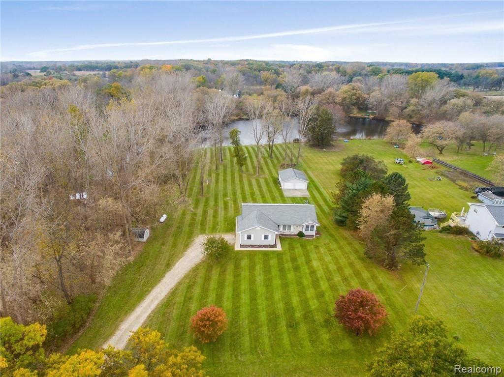 9051 Antcliff Road Howell, MI 48855 - Photo 4 of 26 1.jpg
