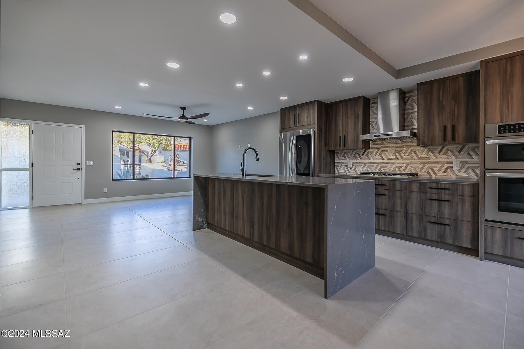 7440 East Wandering Road Tucson, AZ 85750 - Photo 3 of 34 Gallery Image 3