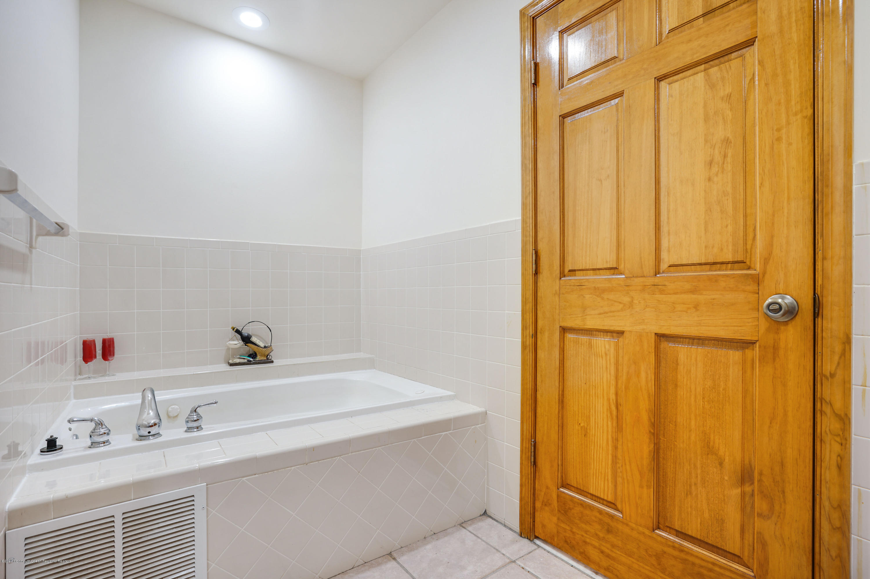 60 Oak Glen Road Howell, NJ 07731 - Photo 33 of 74 a bathroom with a tub a sink and a mirror