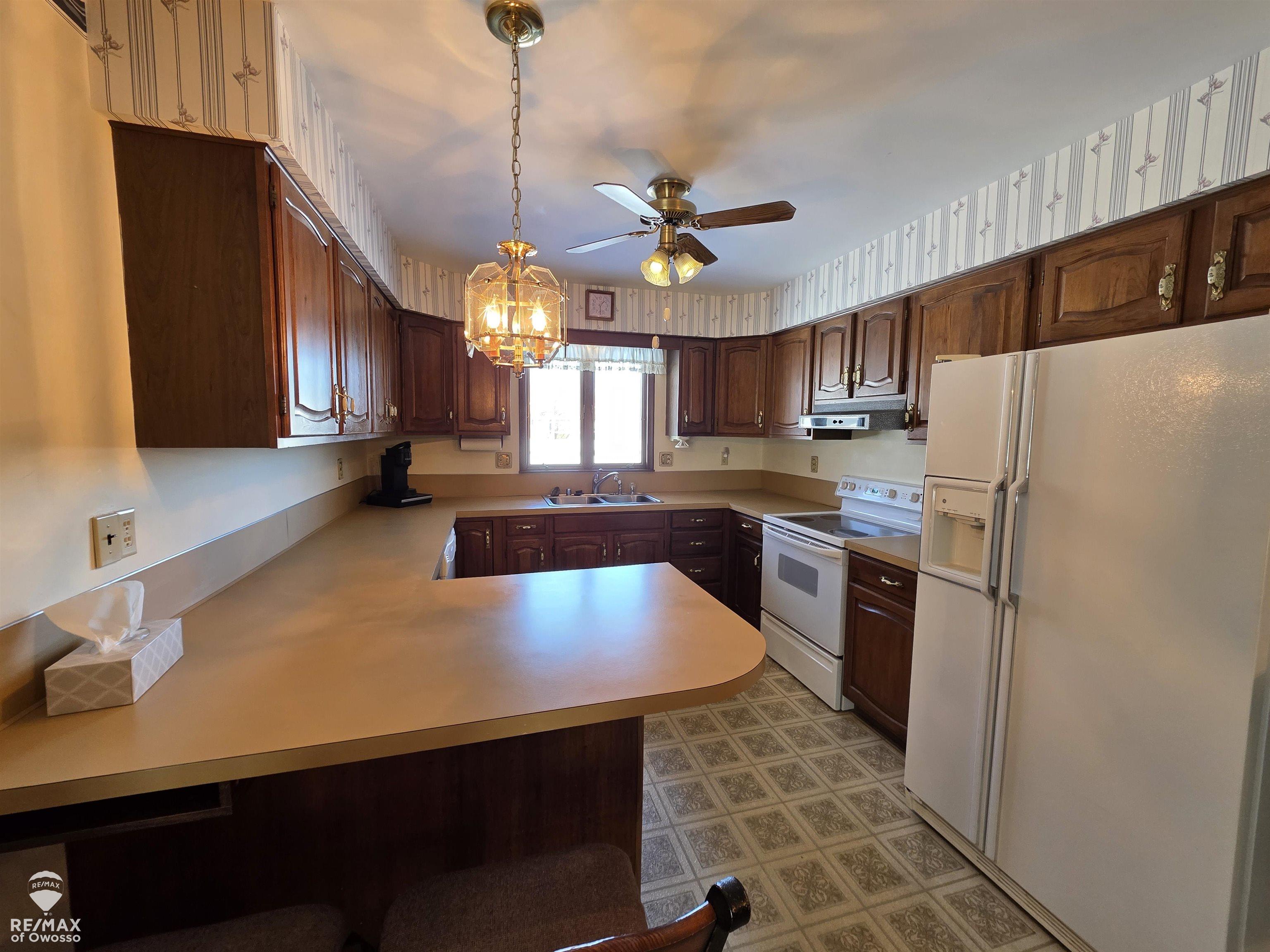 2445 North Hickory Road Owosso, MI 48867 - Photo 12 of 28 Comfy Kitchen