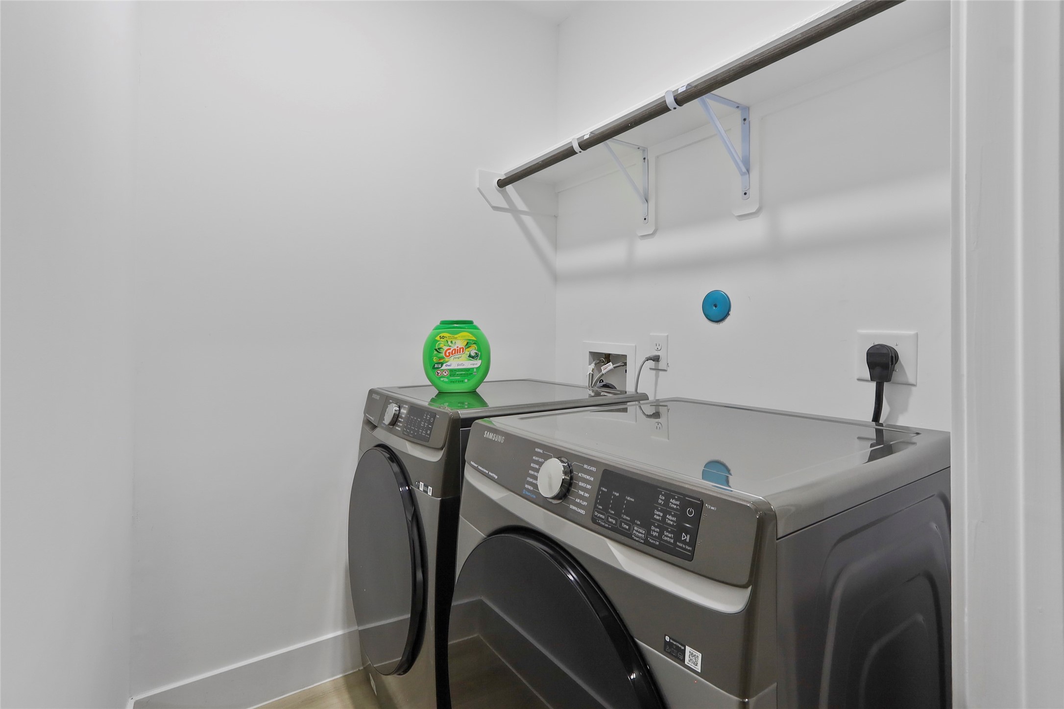 6747 Peerless Street Houston, TX 77021 - Photo 16 of 30 Washer & Dryer