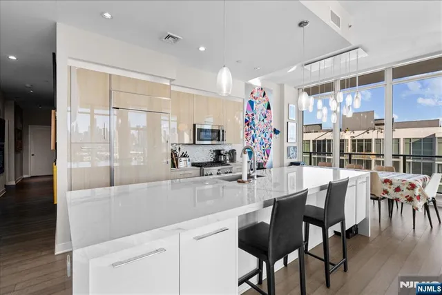 $3,300,000 | 1200 Ave At Port Imperial, Unit 705, Weehawken, NJ 07086