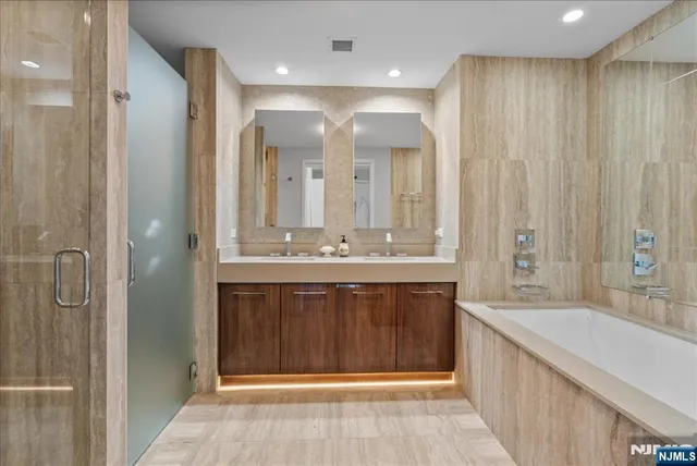 $3,300,000 | 1200 Ave At Port Imperial, Unit 705, Weehawken, NJ 07086