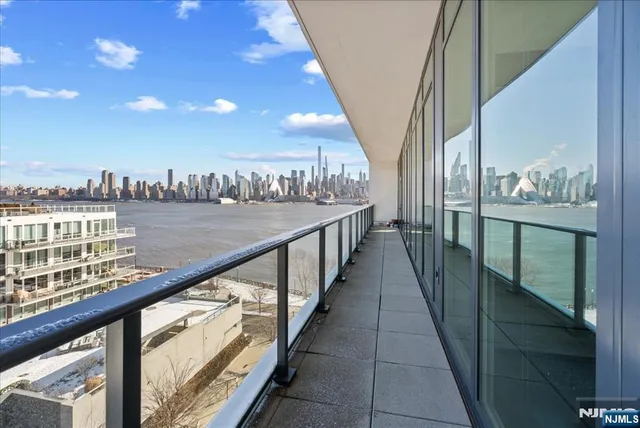 $3,300,000 | 1200 Ave At Port Imperial, Unit 705, Weehawken, NJ 07086