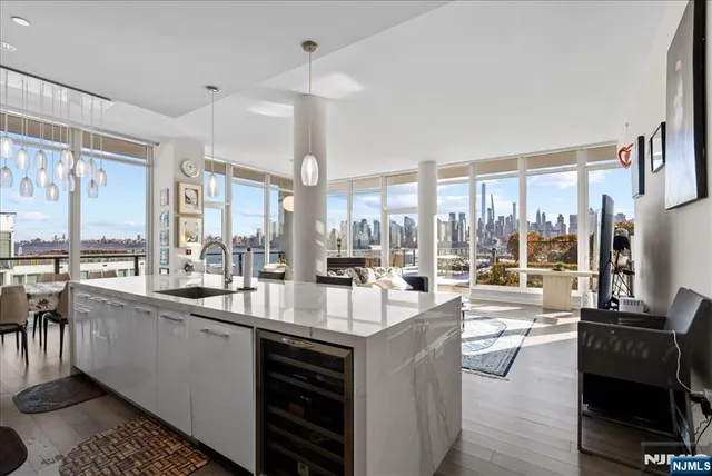 $3,300,000 | 1200 Ave At Port Imperial, Unit 705, Weehawken, NJ 07086