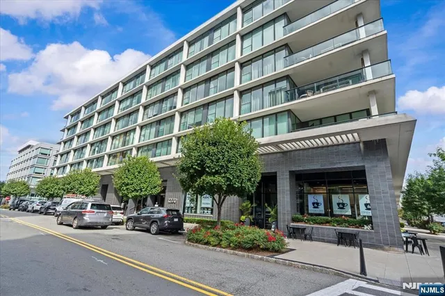 $3,300,000 | 1200 Ave At Port Imperial, Unit 705, Weehawken, NJ 07086