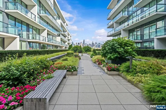 $3,300,000 | 1200 Ave At Port Imperial, Unit 705, Weehawken, NJ 07086