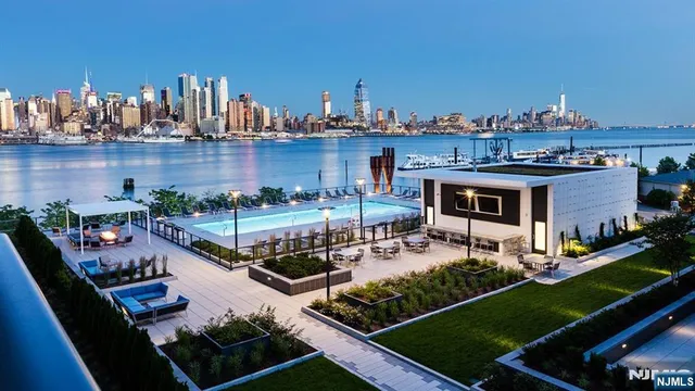 $3,300,000 | 1200 Ave At Port Imperial, Unit 705, Weehawken, NJ 07086